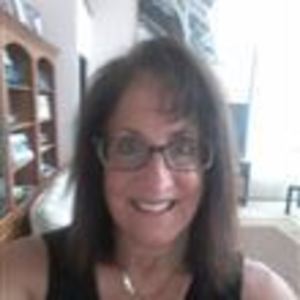 Lynn Broniak-Hull's avatar